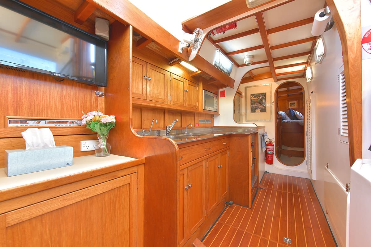 WEB-RES-GALLY-1 Privacy Boat Sydney